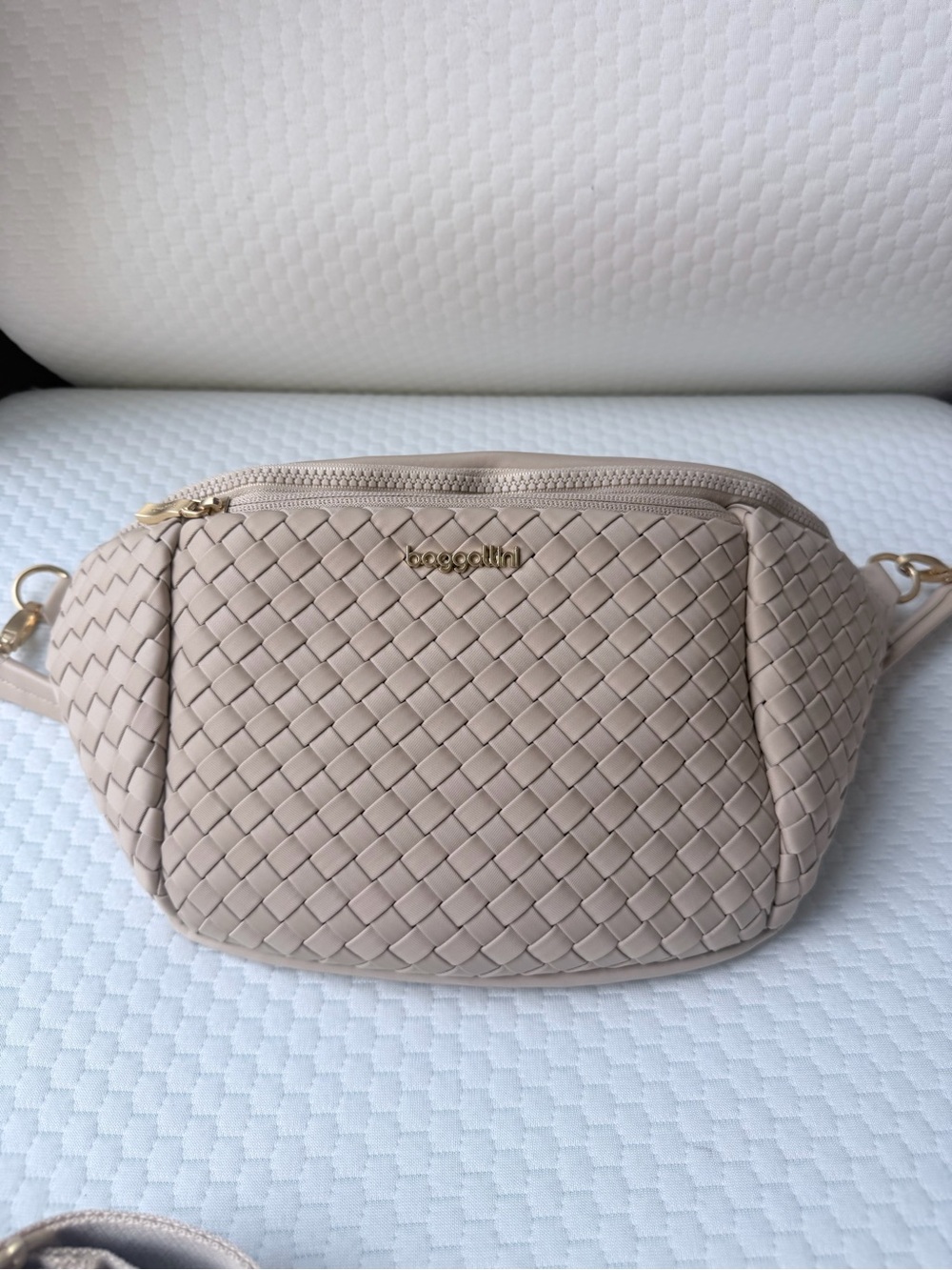 Baggallini Women's Stanton Woven Crossbody NEW Whit out tags